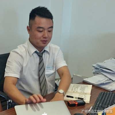一肚子“汽车经”的专业培训师