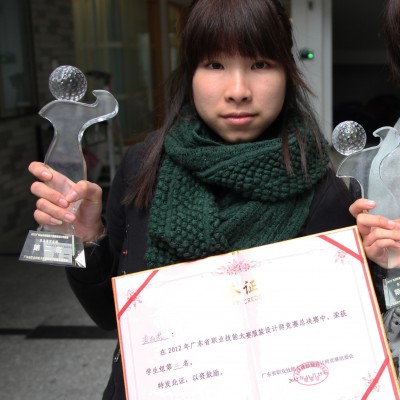 麦力君,服装设计专业毕业