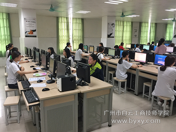 中国的人口生育高峰_资料图:新一轮生育高峰 人口出生数将持续上升 我国人口(3)