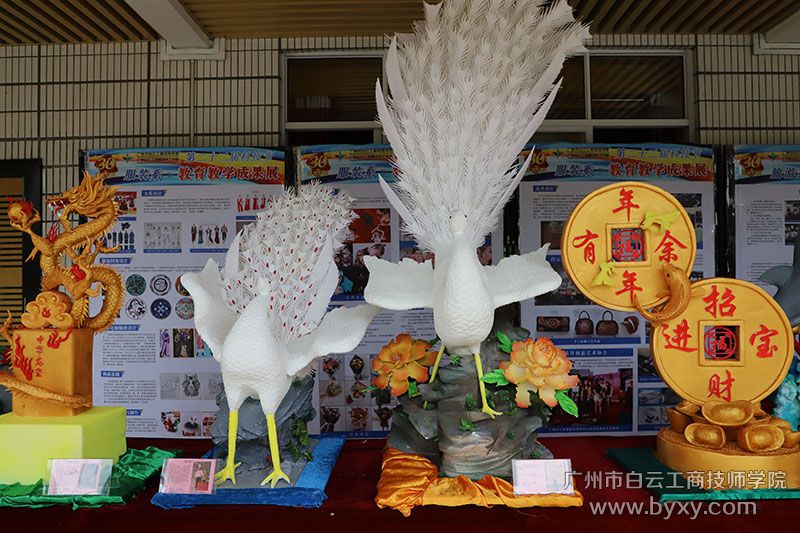 3、学生雕刻作品.JPG