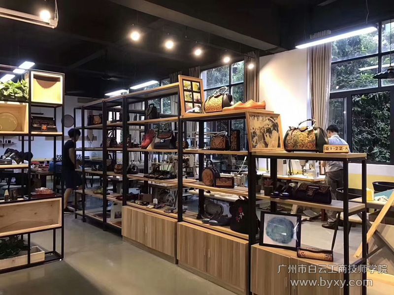 白云佐力皮饰界工作室1.jpg