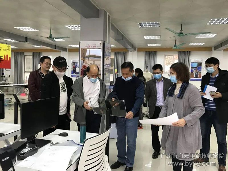 学院领导赛前到比赛场室指导防疫指导工作。.jpg